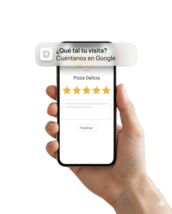 Mano con celular mostrando una reseña de 5 estrellas en Google